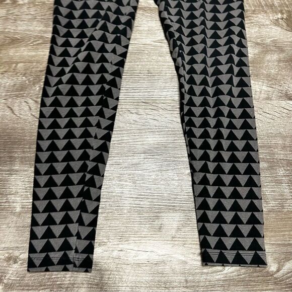 Pink Victoria’s Secret Grey Black Triangle Leggings Size Small - Picture 2 of 8